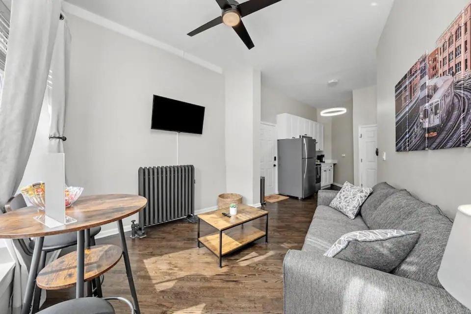 Cozy 1 Bedroom Apt near Logan Sq